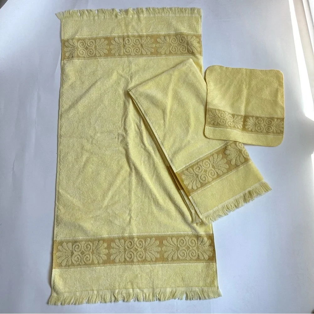 Cannon Vintage Monticello Sculpted Towel and Washcloth in Yellow